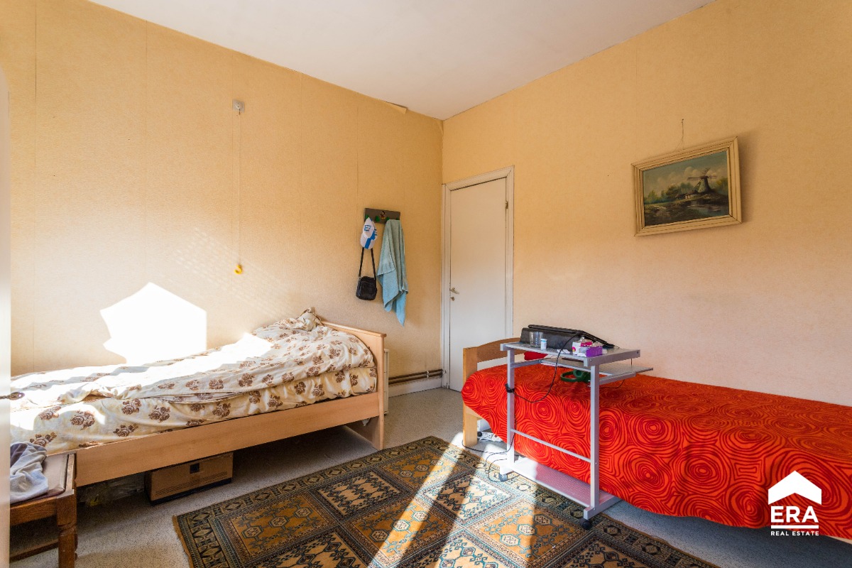 Woning met 2slpk (meerdere mogelijk) en stadskoer in Ieper € 170 000 ERA